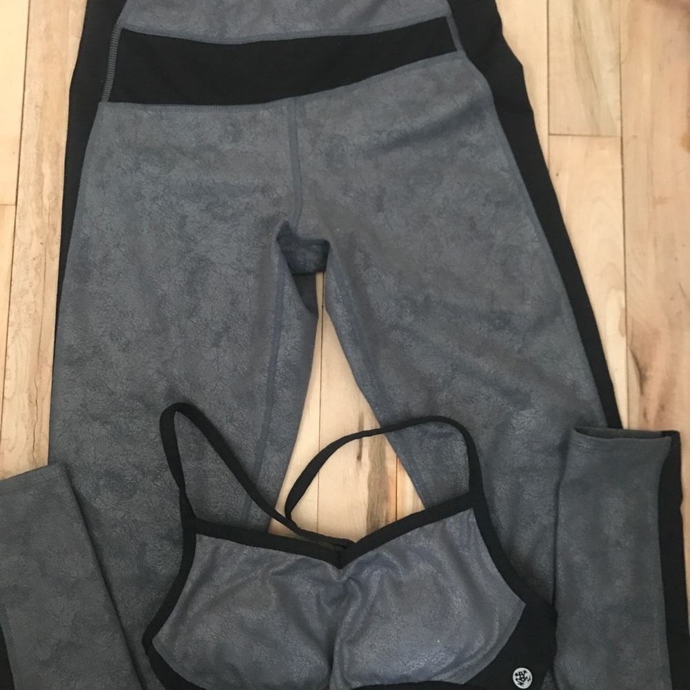 manduka Gray and Black Yoga Set - Leggings & Bra
